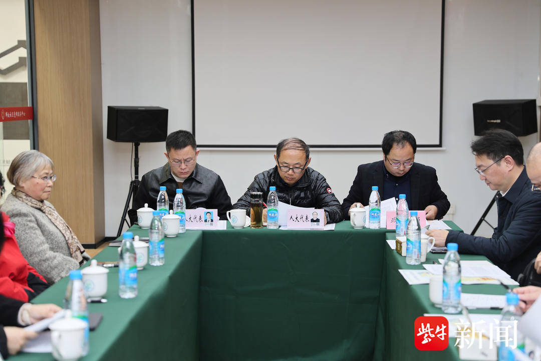 主動(dòng)為社區(qū)安裝監(jiān)控<strong></p>
<p>監(jiān)控安裝
</strong>，“惠民交投”彰顯國企擔(dān)當(dāng):監(jiān)控安裝
